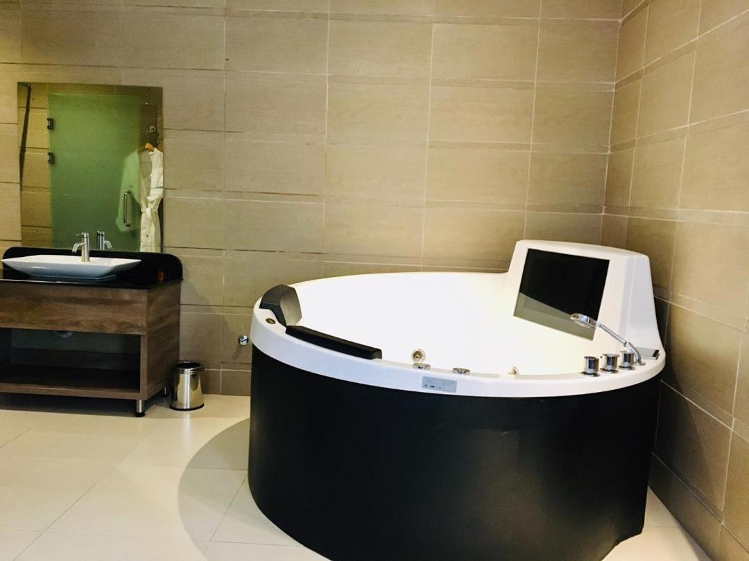 Summerset Continental Hotel Maitama By T E L E Hospitality Abuja Bagian luar foto