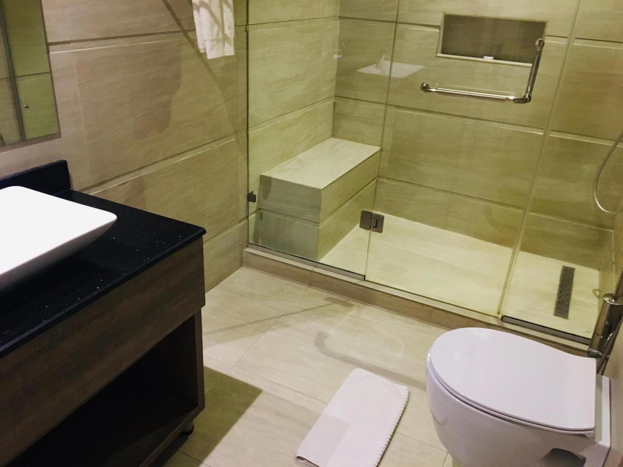 Summerset Continental Hotel Maitama By T E L E Hospitality Abuja Bagian luar foto