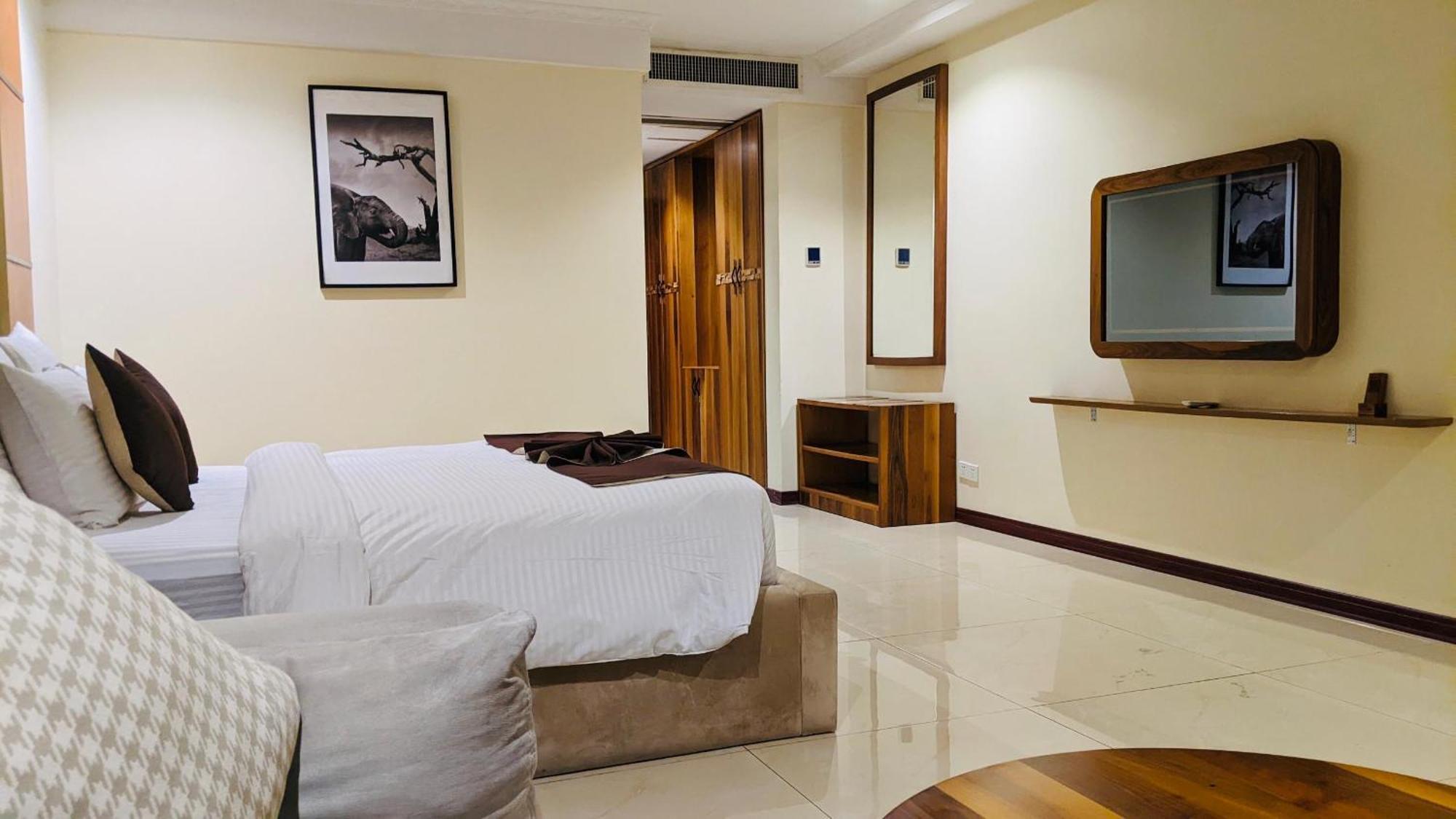 Summerset Continental Hotel Maitama By T E L E Hospitality Abuja Bagian luar foto
